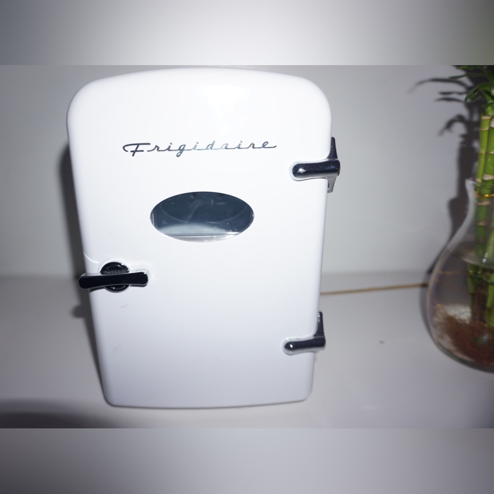 Mini fridge